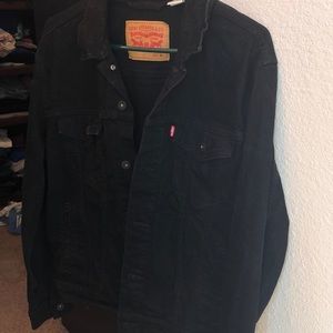 Levi’s men’s denim trucker jacket